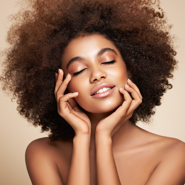 Femme sénégalaise en bonne santé — Vitamines essentielles American Elite Dakar